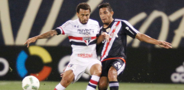 Em estreia de Ceni, SP desperdiça chances e só vence River nos pênaltis Gregg Newton/AFP