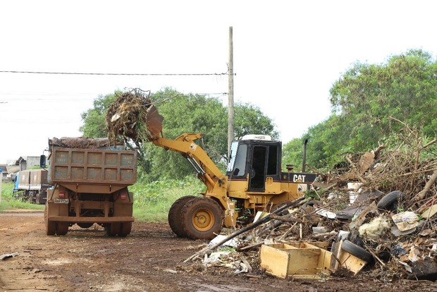 Prefeitura de Dourados elimina lixão no Jardim Água Boa
