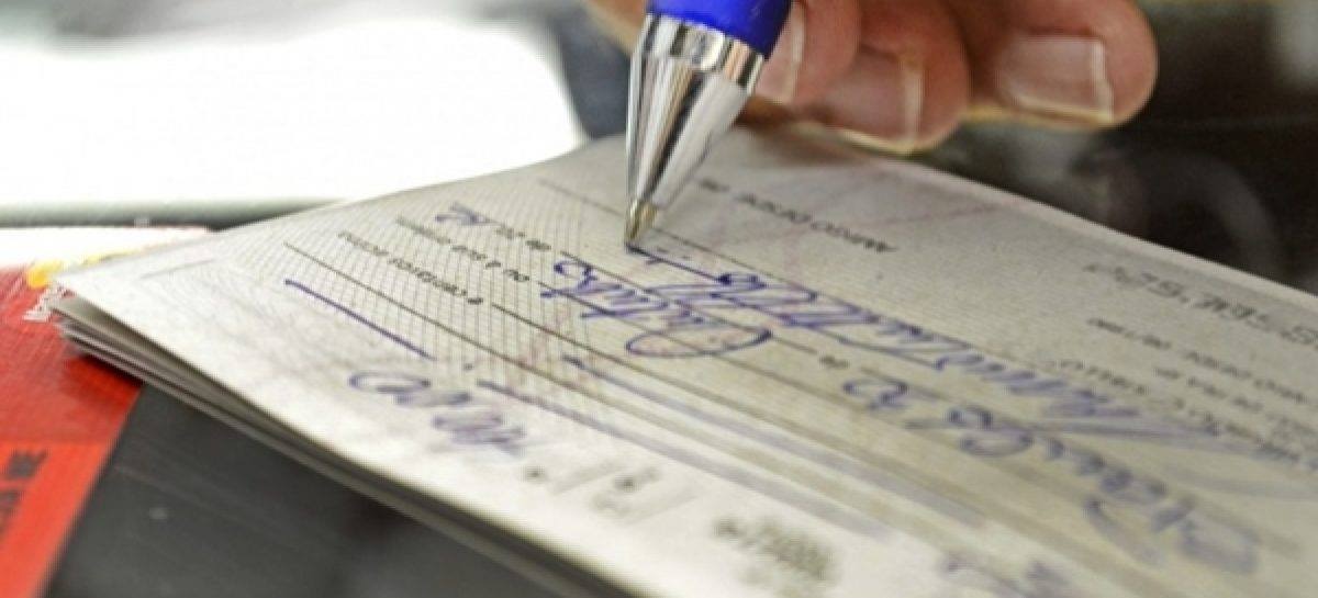 Juros do cheque especial sobem para 324,7% ao ano, afirma BC