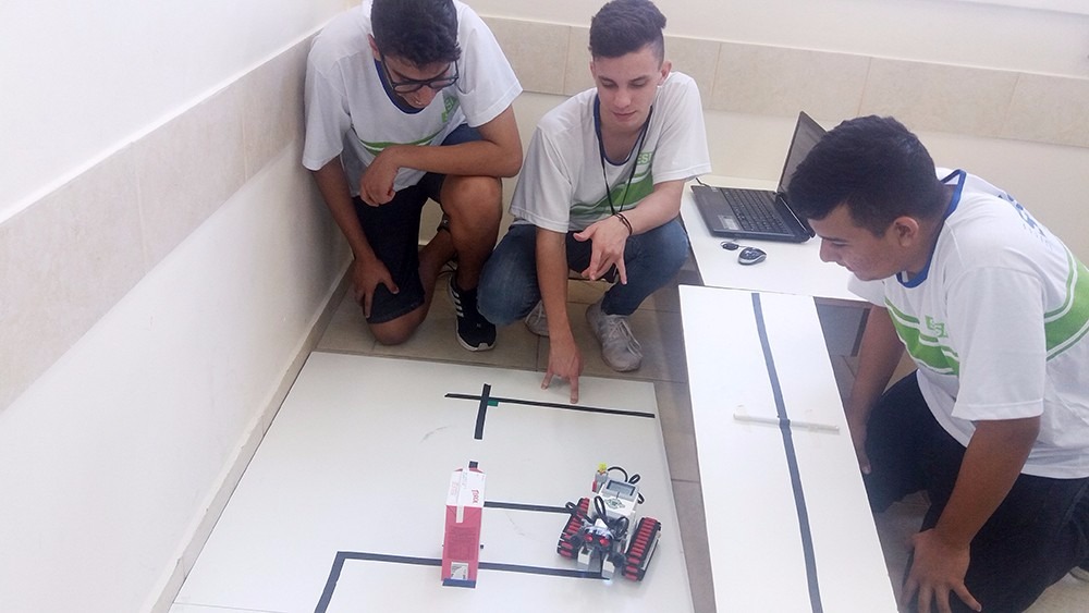 Municípios recebem etapa da Olimpíada Brasileira de Robótica Alunos do Sesi participam de curso de robótica (Foto: Sesi/Divulgação)