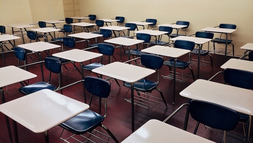 19% das redes de estados e municípios investem o adequado em educação Pexels