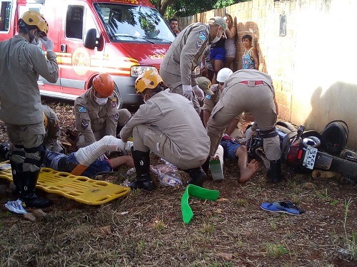 Bombeiros atendem jovem de 18 anos e adolescente, de 16, que fugiram de abordagem - Foto: Rafael Ribeiro/Correio do Estado