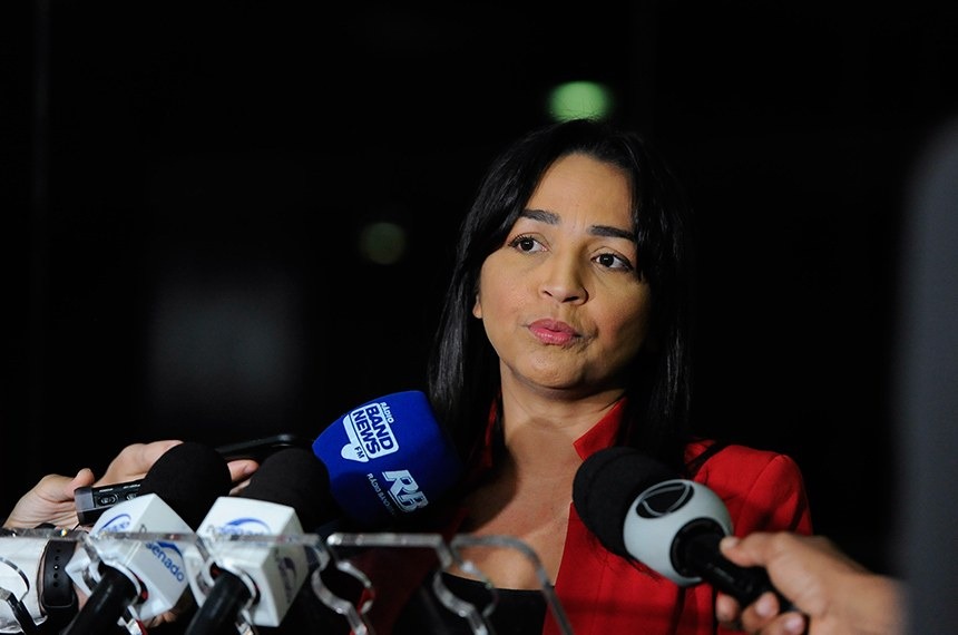 CCJ debate prisão em segunda instância no pacote anticrime na terça-feira A senadora Eliziane Gama justificou a apresentação dos projetos do pacote anticrime pelo fato de a Câmara estar ocupada com a reforma da Previdência, enquanto o Senado pode cuidar da pauta da segurança. Jane de Araújo/Agência Senado