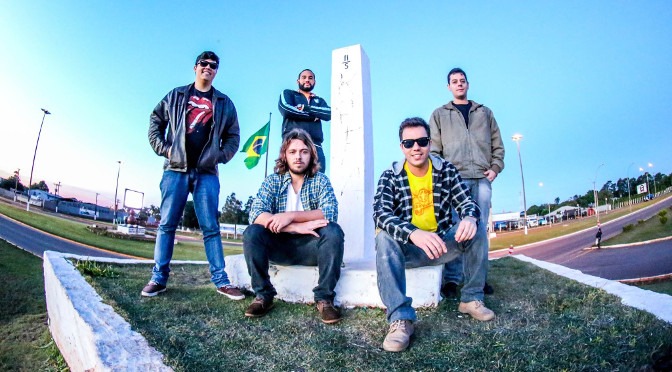 Quem abre os trabalhos neste domingo é a banda Surfistas de Trem.