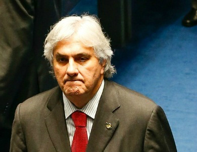 Após delação premiada, senador Delcídio pede desfiliação do PT
