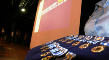 A Medalha Tiradentes foi instituída nos quadros da Polícia Militar do MS em 1982.