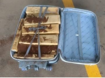 Adolescente catarinense é apreendida com drogas na linha internacional Adolescente catarinense é apreendida com drogas na linha internacional