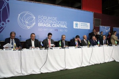 MS e mais 6 estados chegam acordo para unificar alíquotas de impostos Governadores do Bloco Brasil Central, durante evento em Campo Grande (Foto: Marcos Ermínio)