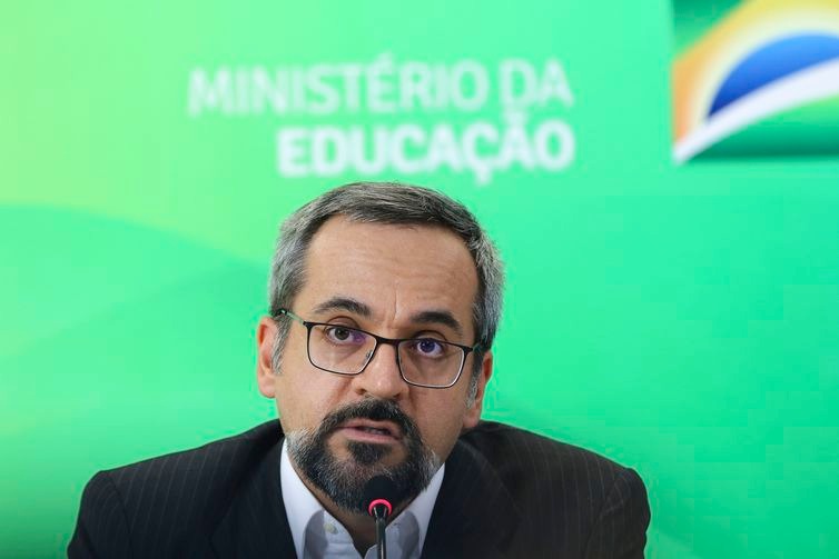 Ministro diz que Enem terá como foco conhecimentos objetivos Abraham Weintraub disse que a preocupação do MEC será selecionar os melhores alunos para ocupar vagas no ensino superior. Fabio Rodrigues Pozzebom/Agência Brasil