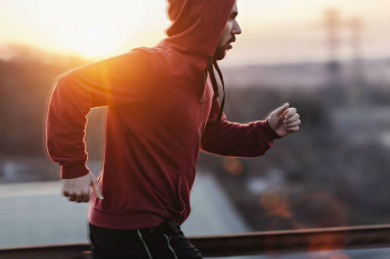 É melhor fazer exercício físico antes ou depois do café da manhã? Para a maioria das pessoas, é impossível cumprir a fórmula ideal de tomar café duas horas e meia antes de fazer exercícios
Foto: Getty Images / BBCBrasil.com