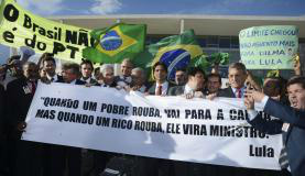 Oposicionistas protestam contra nomeação de Lula em frente ao Planalto De acordo com a Polícia Militar, cerca de 1.500 manifestantes participavam do ato(Foto:Valter Campanato/Agência Brasil?