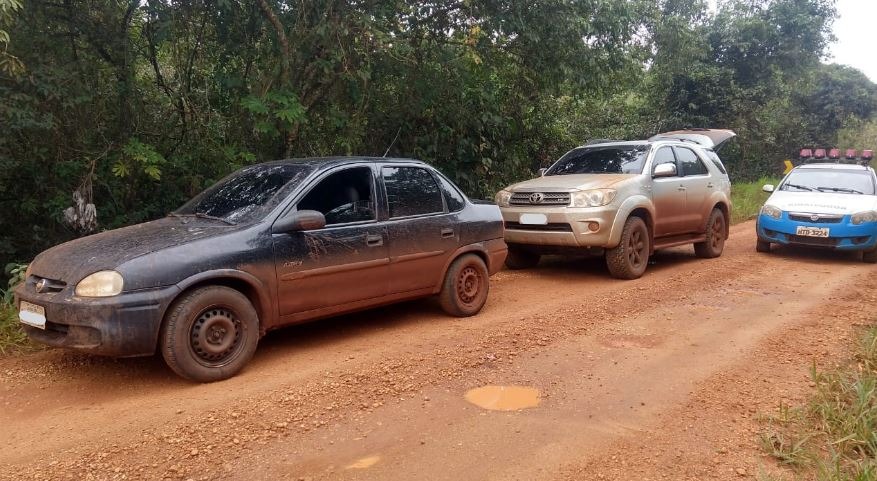 PMR apreende veículo com 877 kg de maconha abandonado por traficantes PMR apreende veículo com 877 kg de maconha abandonado por traficantes