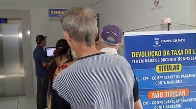 Prefeitura montou posto de atendimento para a devolução da taxa do lixo na Central de Atendimento ao Cidadão, em Campo Grande (MS) (Foto: Reprodução/TV Morena)
