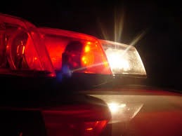 Homem é baleado e teve o carro incendiado durante roubo Homem é baleado e teve o carro incendiado durante roubo