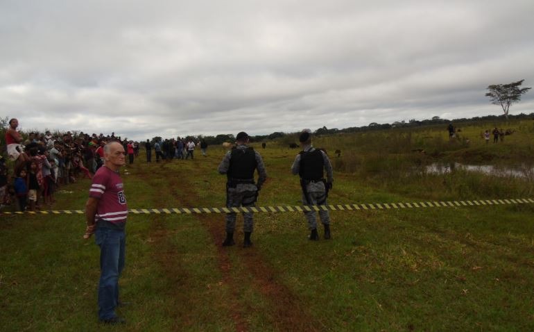 Corpo de indígena com ferimentos na cabeça é encontrado dentro de lago Lagoa onde foi encontrado o corpo. Dourados News.