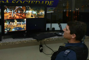 Central de Gerenciamento de Monitoramento está instalada na sede da Guarda Municipal, com funcionamento 24 horas por dia
Foto: A Frota 