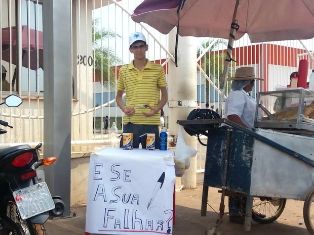 Ambulantes alinham as vendas às necessidades do Enem: água, caneta preta com embalagem transparente e alimentos industrializados.