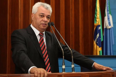 Cabo Almi questiona possível parcelamento de 13º salário de servidores Deputado Cabo Almi também questionou critérios do repasse do ICMS
Foto: Victor Chileno