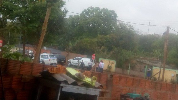 Filhos acusam vizinhos de executar mãe com 5 tiros na fronteira Filhos acusam vizinhos de executar mãe com 5 tiros na fronteira