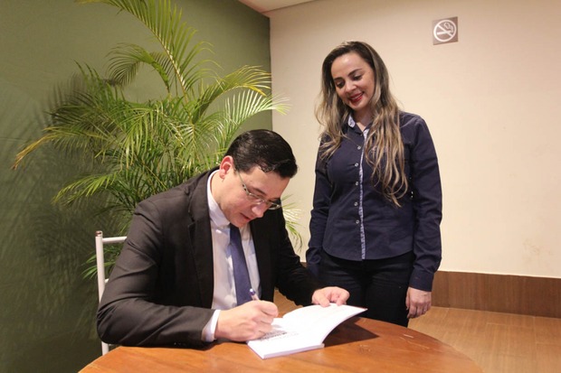 Aposentadoria da pessoa transexual é tema de obra lançada na UNIGRAN Aposentadoria da pessoa transexual é tema de obra lançada na UNIGRAN