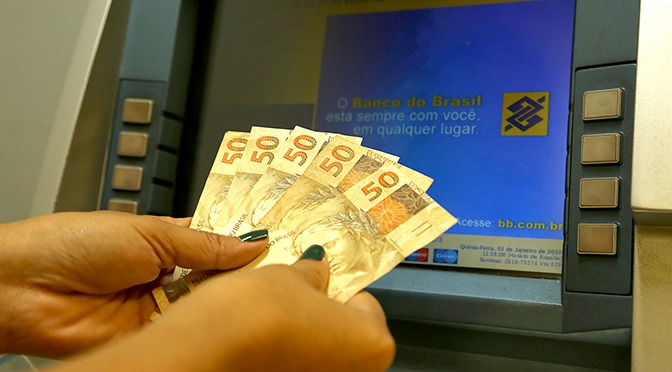 Salário de servidor estadual está disponível para saque neste sábado