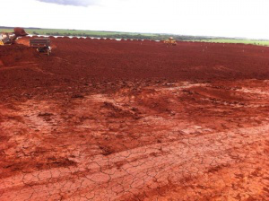 Imagem mostra trabalho de terraplenagem feito na área de 50 mil metros quadrados. (Foto:Divulgação)