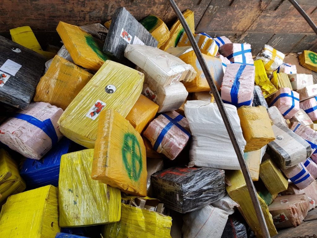 PF e PRF apreendem quase 5 toneladas de maconha na BR-463