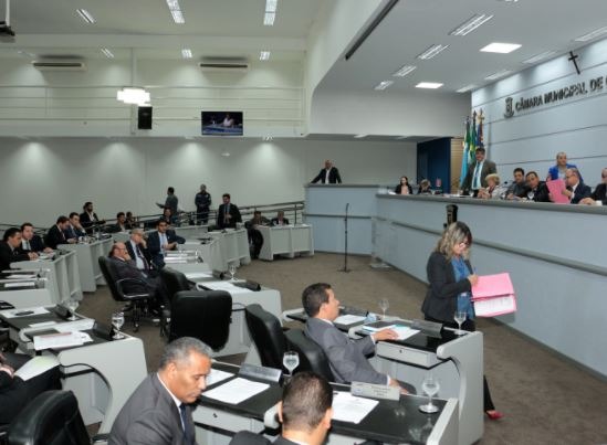 Vereadores analisam dois Vetos e seis Projetos na sessão desta quinta-feira Vereadores analisam dois Vetos e seis Projetos na sessão desta quinta-feira