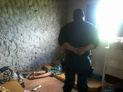 Adolescente é encontrado morto enforcado na Vila Erondina I Adolescente foi morto estrangulado por fio de energia. (Foto: Osvaldo Duarte)