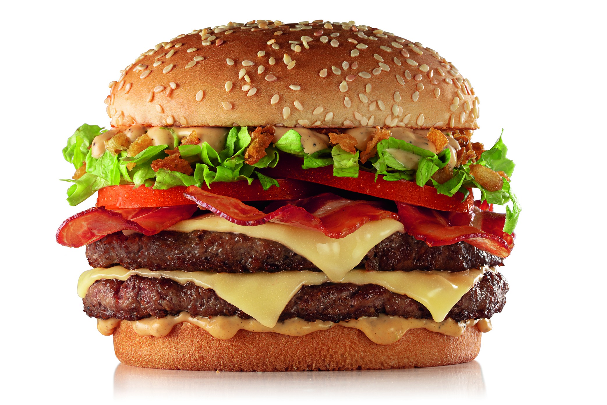 Ninguém melhor que Marcio Canuto para anunciar o exagerado Giga Tasty do McDonald’s Divulgação