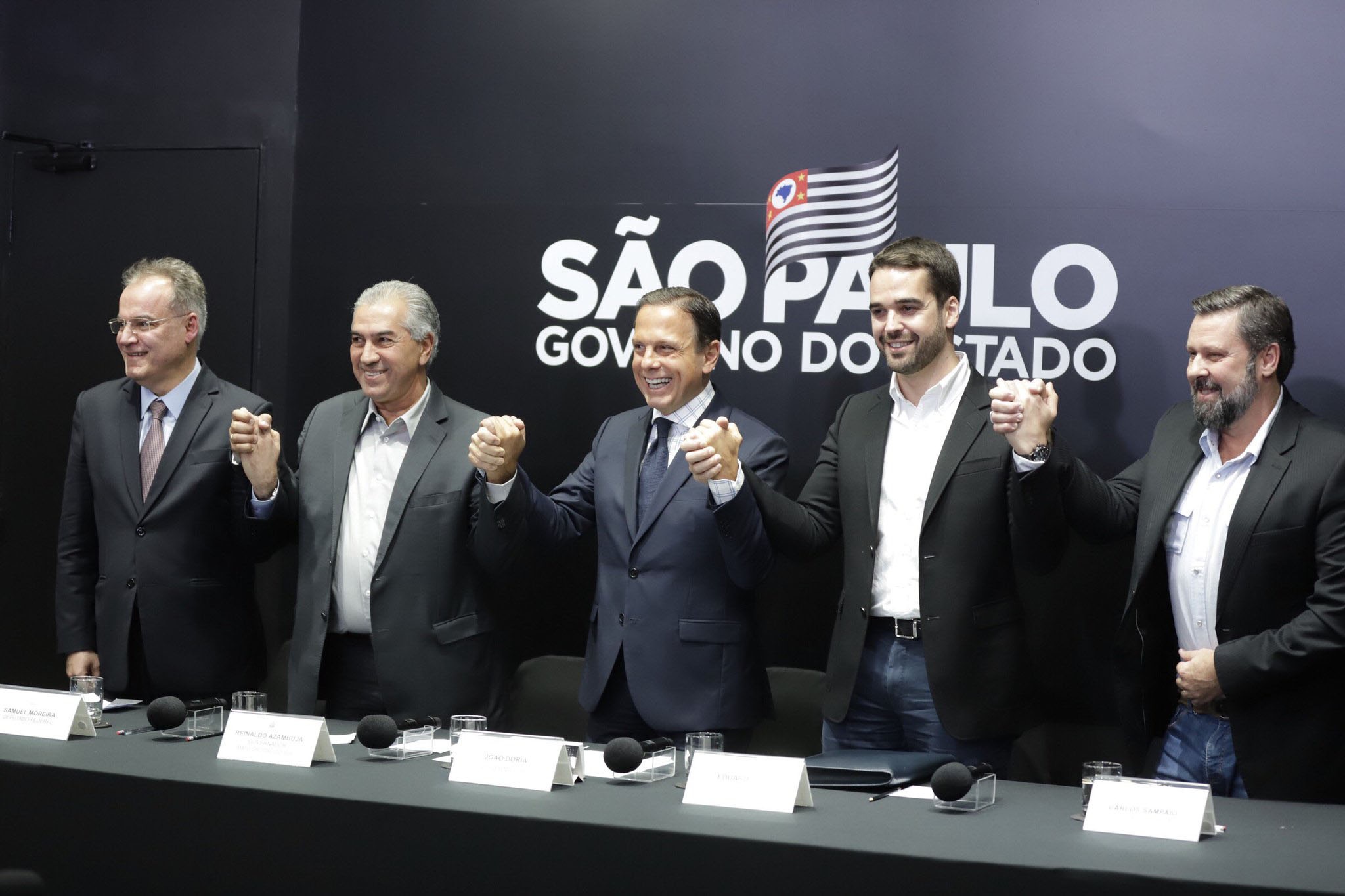 Participaram também do encontro, além dos três governadores, os deputados federais Samuel Moreira e Carlos Sampaio