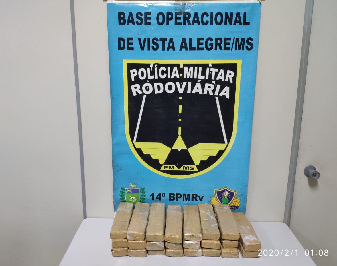 Jovem de 18 anos é flagrada com maconha no interior de ônibus