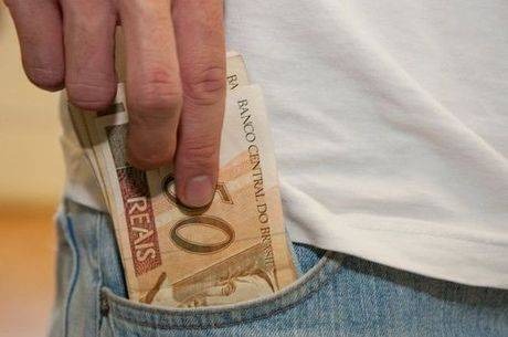 Começa a vigorar neste sábado salário mínimo de R$ 1.045