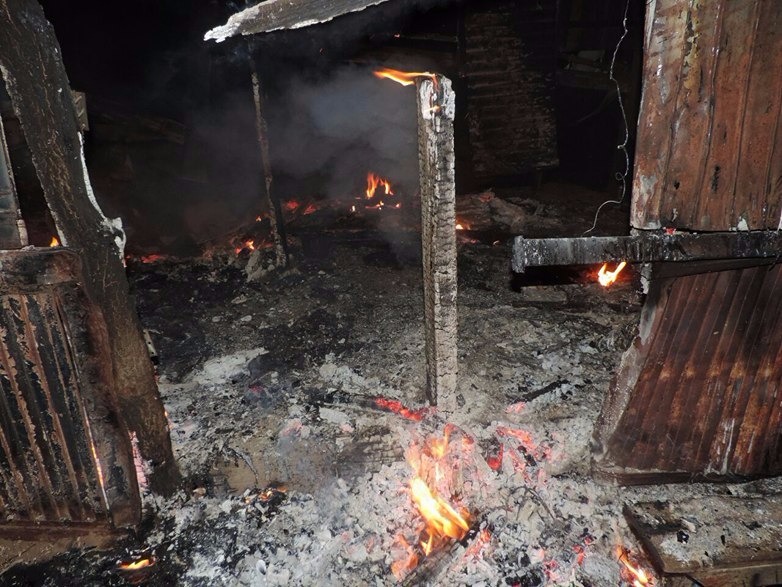 Vizinhos se juntam para ajudar família com bebê que teve barraco incendiado na Capital Foto Ilustrativa