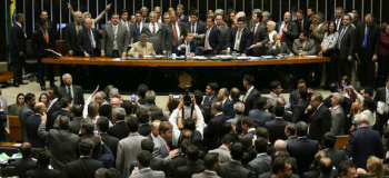 Câmara aprova urgência e reforma trabalhista pode ser votada até maio