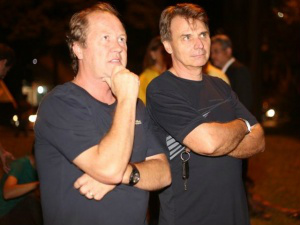Empresários organizam carreata pela avenida Afonso Pena nesta sexta Gilberto Smozinski (direita) explica que carreata acontece pela avenida Afonso Pena nesta sexta (18) (Foto Marcos Ermínio)