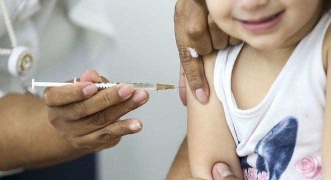 Vacinação em crianças abaixo de 2 anos está em queda desde 2011, diz Ministério. Agência Brasil