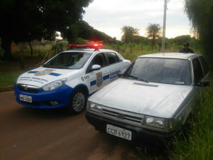 Carro furtado pela manhã é encontrado no final da tarde no bairro Santo Antônio O veículo Uno de cor prata, placa CCB 6927 foi furtado na frente da casa do proprietário e encontrado no mesmo dia no bairro Santo Antônio.(Foto: Direto das Ruas)