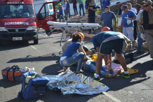 Mulher pulou de viaduto na avenida Afonso Pena e teve politraumatismo. (Foto: Fernando Antunes)