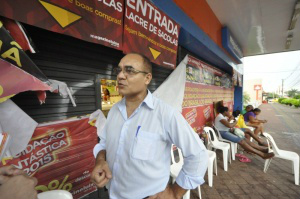 Para o gerente da loja, José Antônio, a expectativa é muito grande. (Foto: Marcelo Calazans)
