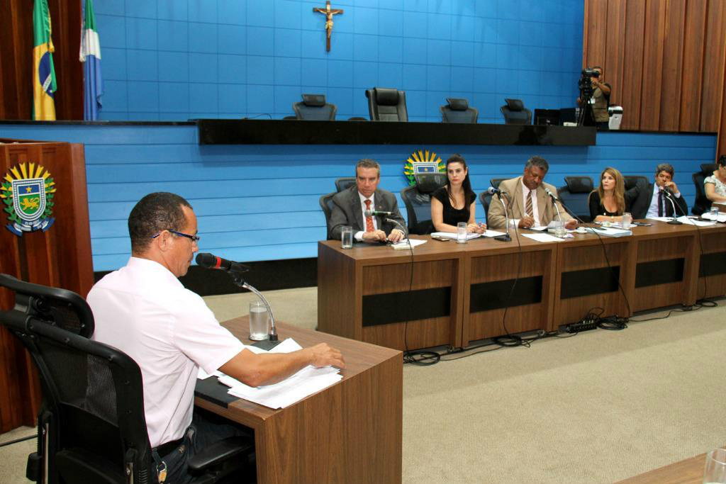 O coordenador regional da Funai, Vander Nishijima, presta depoimento à CPI
Foto: Wagner Guimarães AL/MS