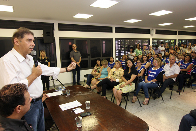 Prefeito lança projeto “Posso ajudar” para humanizar atendimento em unidades de saúde da Capital Prefeito lança projeto “Posso ajudar” para humanizar atendimento em unidades de saúde da Capital