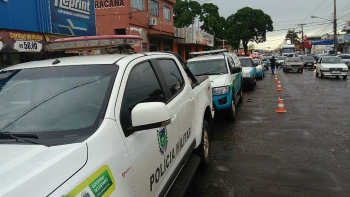 Viaturas posicionadas frente ao 10º Batalhão de Polícia Militar. Enfoquems