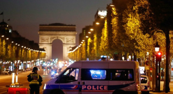 População deve evitar região da Champs-Elysee, principal avenida de Paris
REUTERS/Christian Hartmann