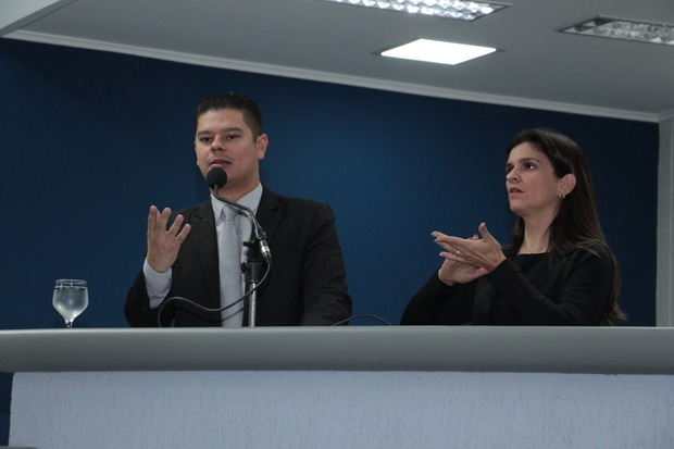 Vereadores discutem leis para ampliar presença de intérprete de Libras, com prioridade para UPAs Vereadores discutem leis para ampliar presença de intérprete de Libras, com prioridade para UPAs