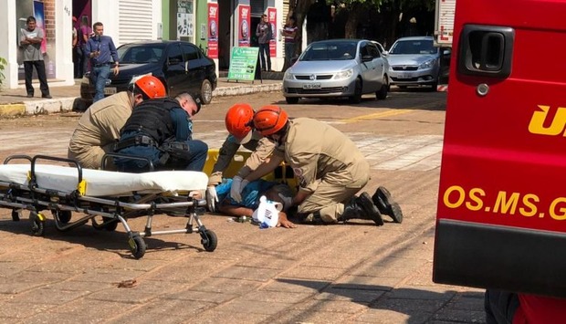 Após ser atropelado por caminhão, idoso morre a caminho do hospital Após ser atropelado por caminhão, idoso morre a caminho do hospital