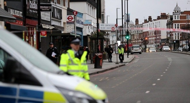 Polícia interdita via onde ocorreu ataque neste domingo, em Londres. Antonio Bronic/Reuters