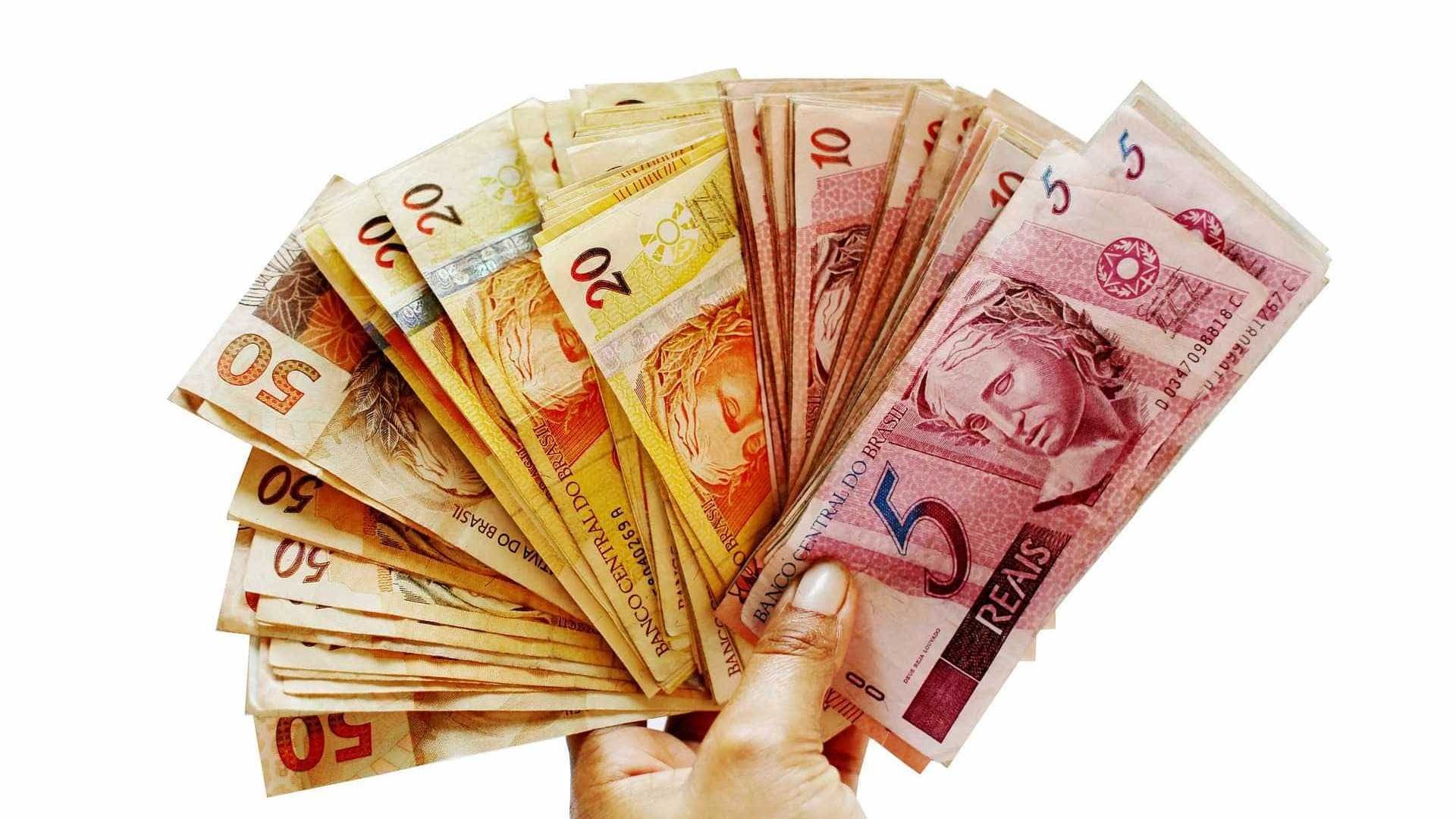 Com salário mínimo menor, governo poupará R$ 3,4 bi Pixabay