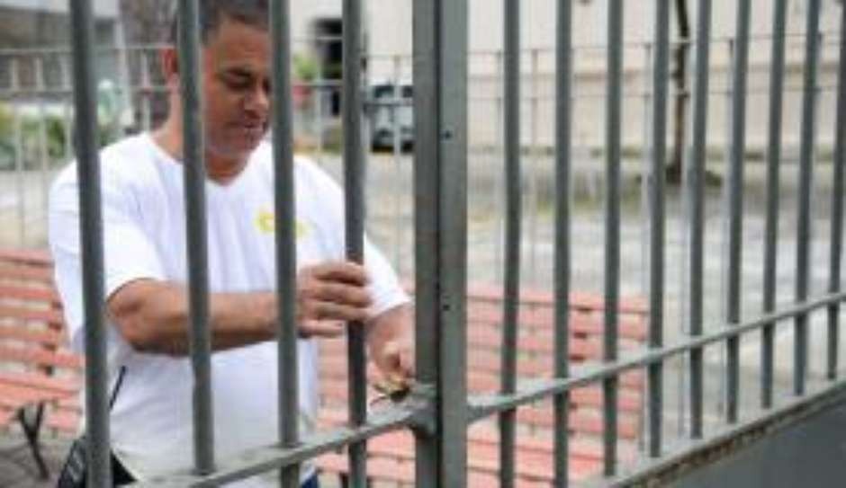 Enem: portões são fechados, candidatos terão 5 horas para fazer prova