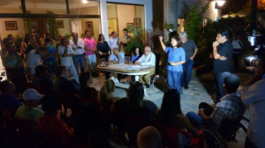 Délia Razuk em reunião ontem à noite em sua casa (Foto: Eliel Oliveira)
